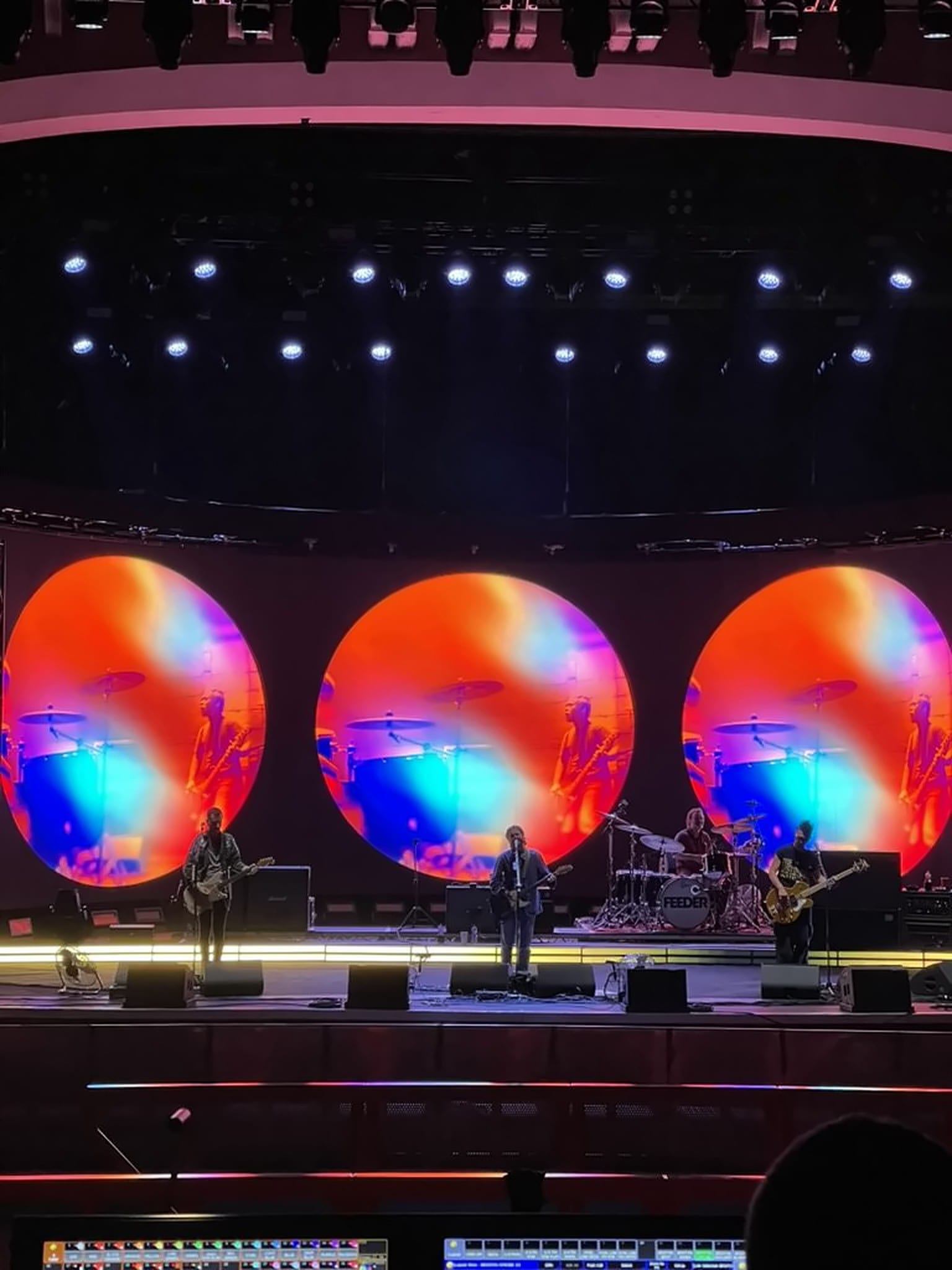 Three circular LED looks with live camera treatment during the show, Feeder Comfort In Sound Tour 2025.